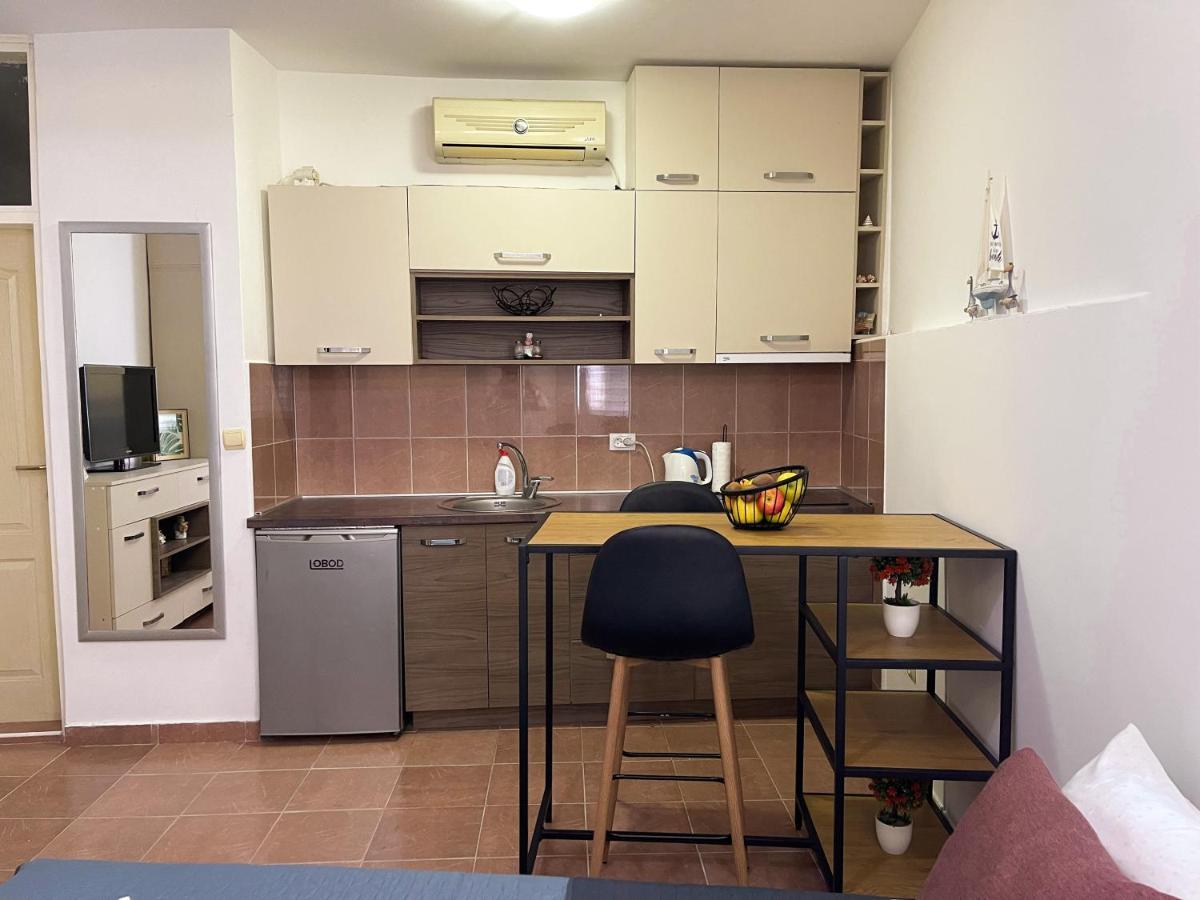 Al Mare Apartment Игало Екстериор снимка