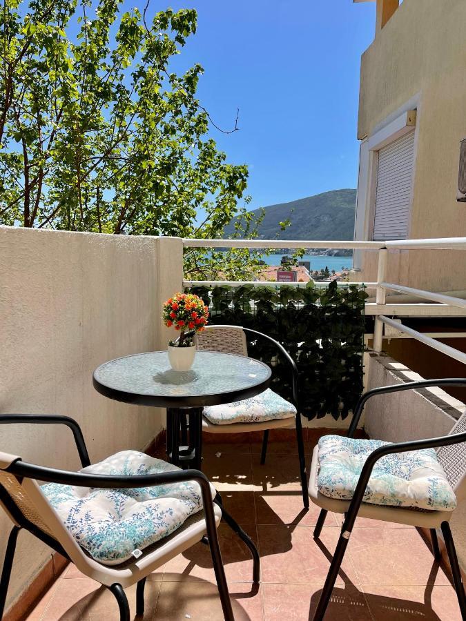 Al Mare Apartment Игало Екстериор снимка