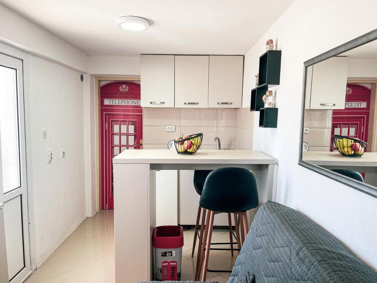 Al Mare Apartment Игало Екстериор снимка