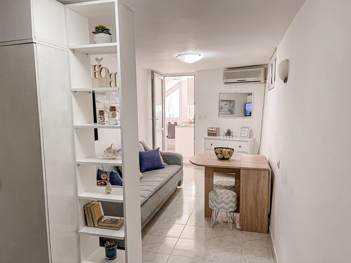 Al Mare Apartment Игало Екстериор снимка