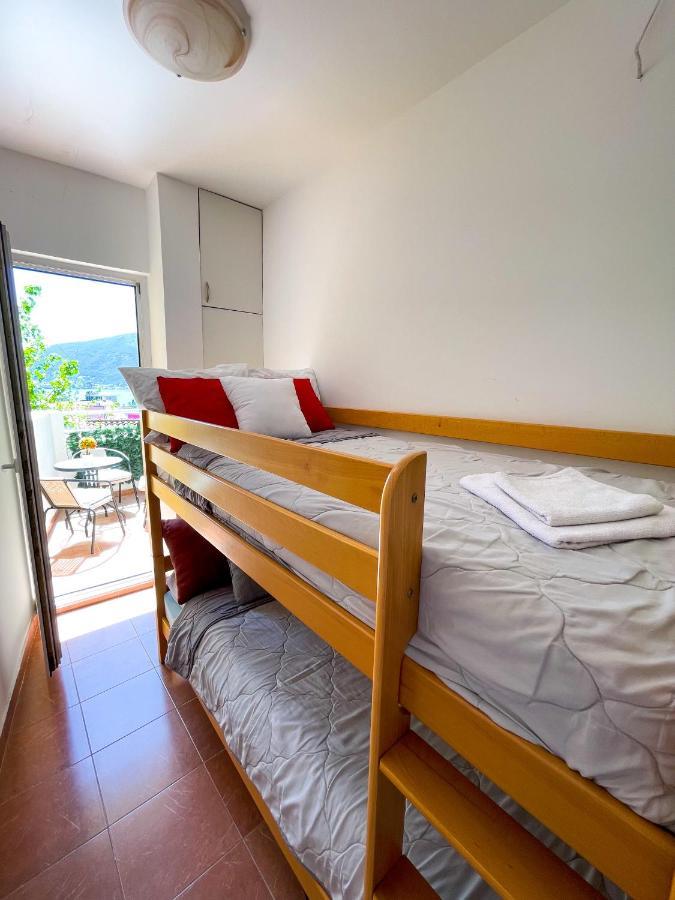 Al Mare Apartment Игало Екстериор снимка