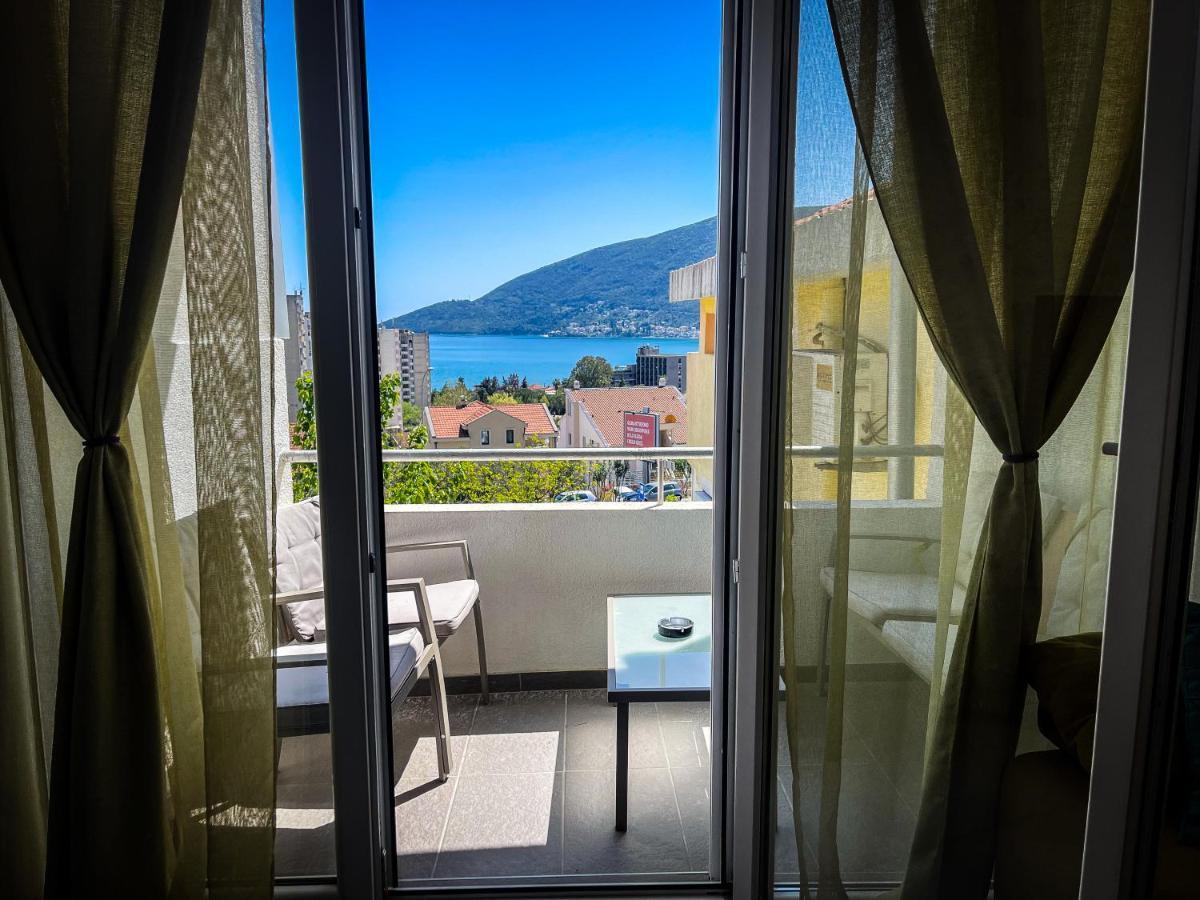 Al Mare Apartment Игало Екстериор снимка