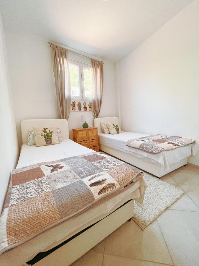Al Mare Apartment Игало Екстериор снимка