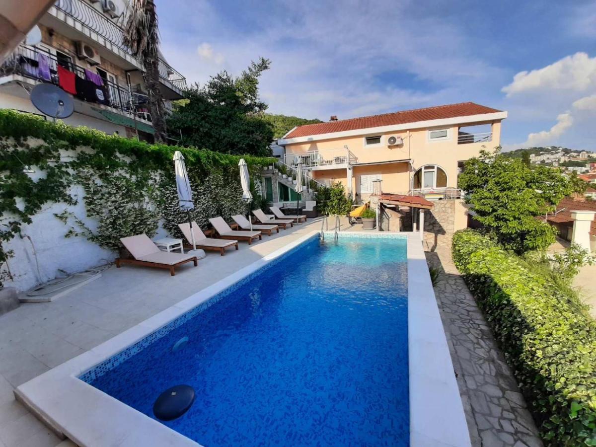 Al Mare Apartment Игало Екстериор снимка